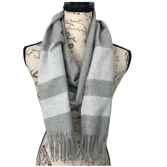 NWT Express Gray White Unisex Fringe Blanket Scarf - Picture 3 of 10